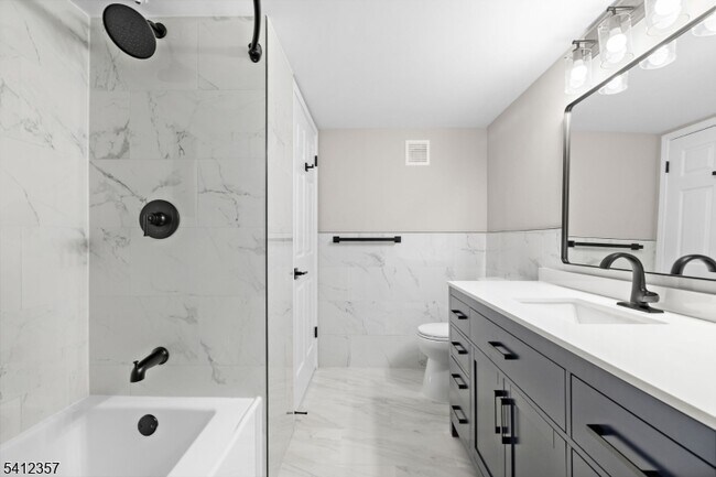 Building Photo - 690 NJ-23