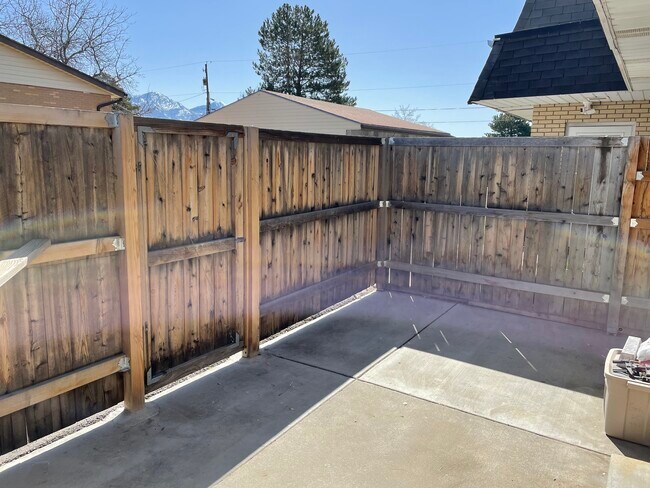 Building Photo - 333 W 170 N