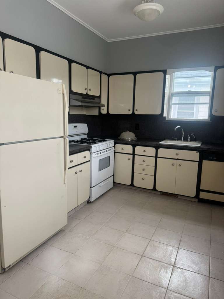 Building Photo - 270 N Fulton Ave