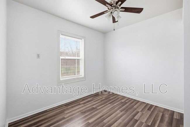 Building Photo - 1015 N Scott Ave