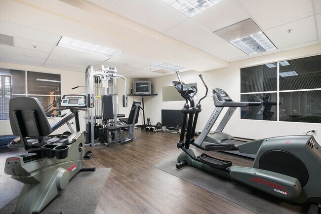 Building Photo - Pet Friendly, Luxurious Condo w/Bay Views....