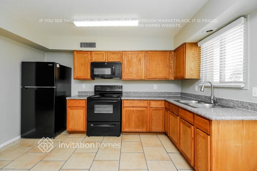 Building Photo - 8039 S 24th St