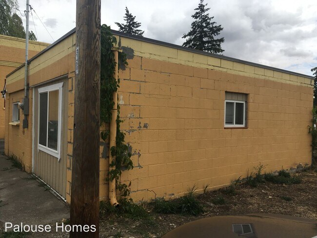 Building Photo - 916 W Augusta Ave