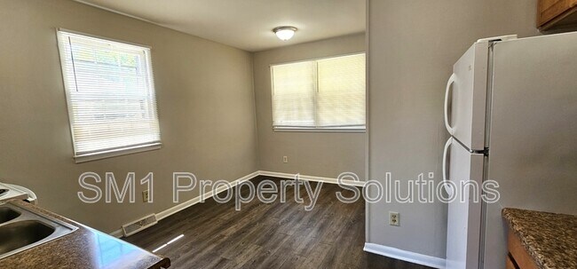 Building Photo - 1529 Earl Dr