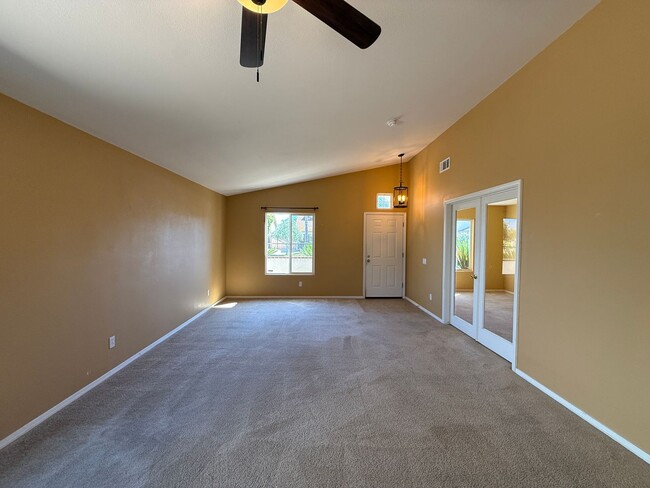 Building Photo - Spacious Single Story 4 Bedroom, 2 Bathroo...