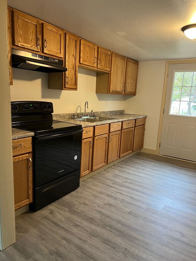 Building Photo - Available NOW