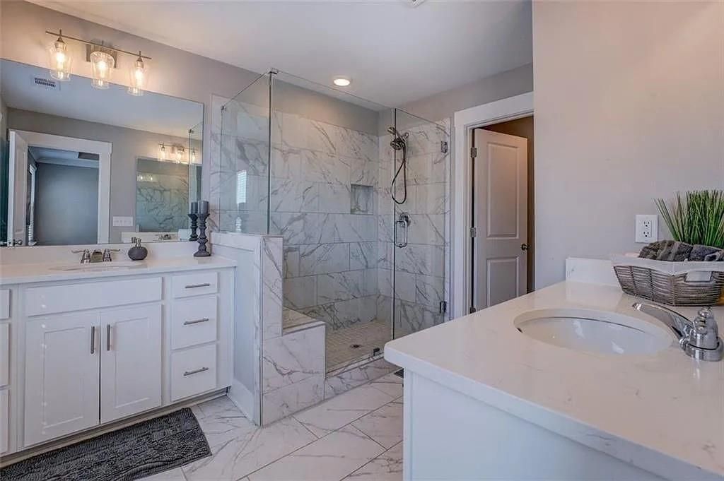 Building Photo - 1840 Eastmore Ave