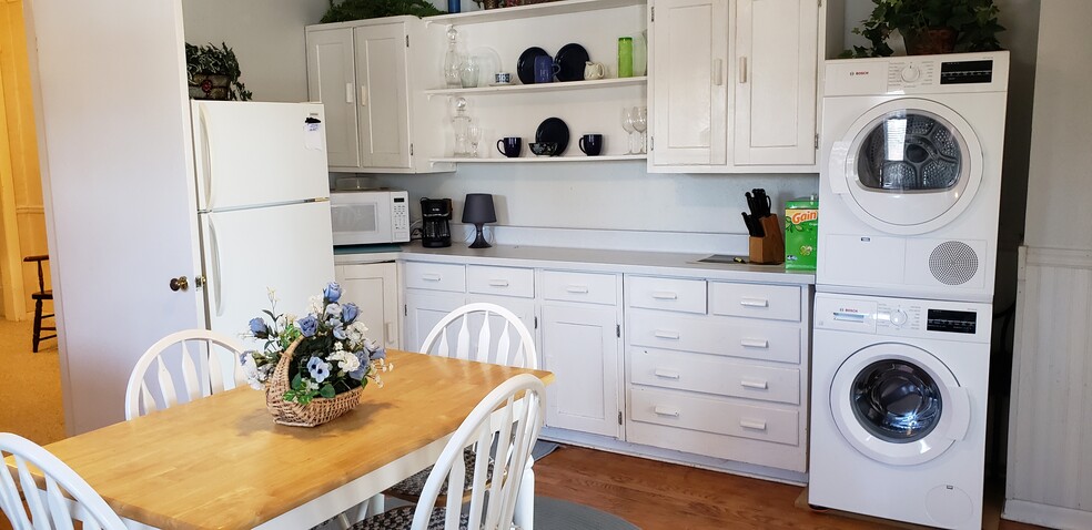 Primary Photo - 18415 Hoffman Ave