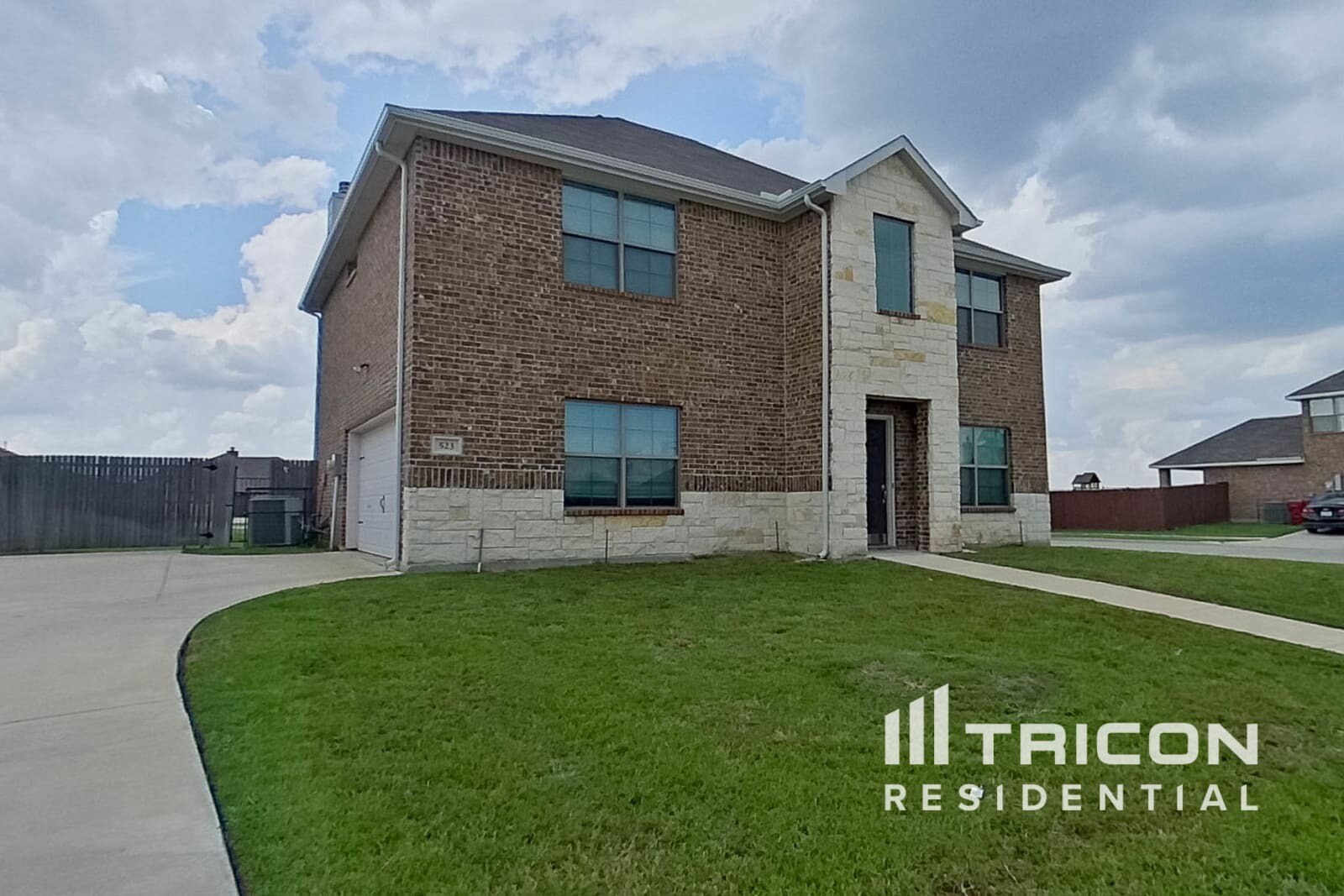 Building Photo - 523 Long Prairie Dr