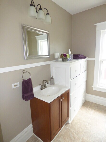 Bathroom - 27 6th Ave SE