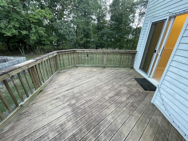Building Photo - 15039 Cherrywood Dr