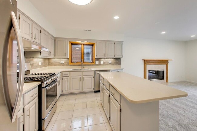 Building Photo - 1209 E Davis St