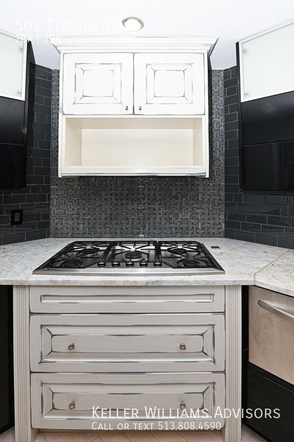 Building Photo - 502 Elizabeth-