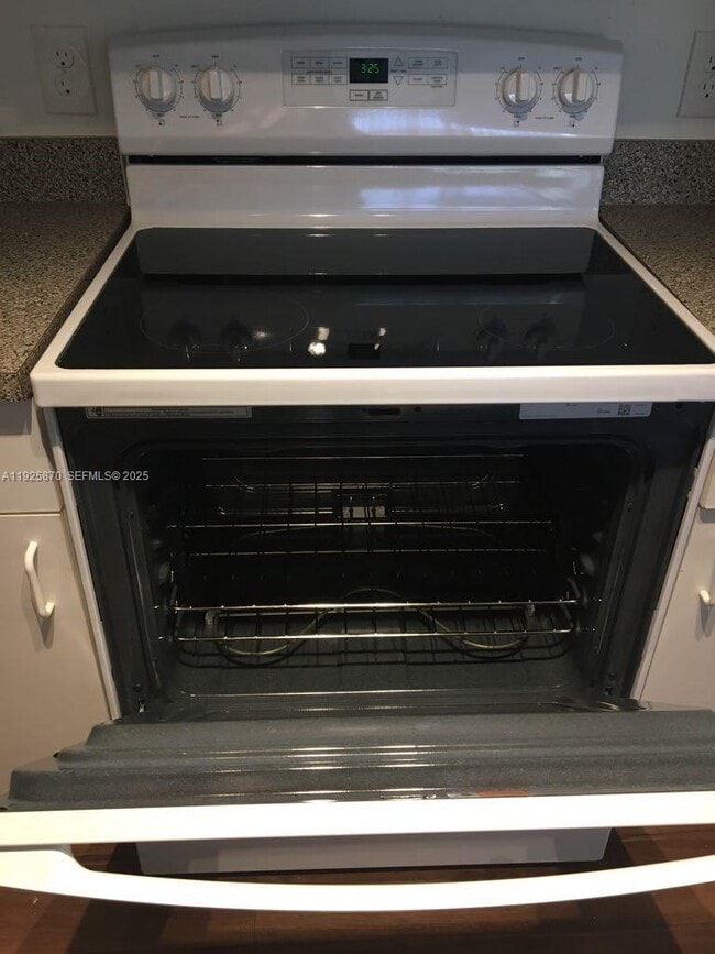 Building Photo - 460 S Park Rd