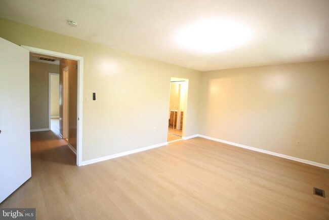 Building Photo - 130 Deer Park Ln