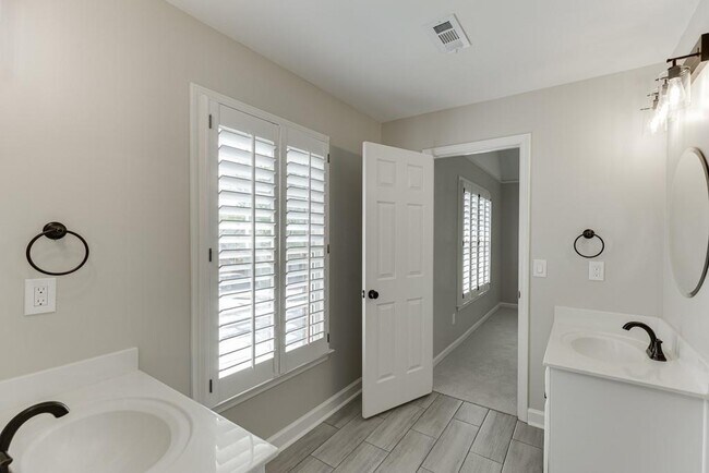 Building Photo - 295 Crown Vetch Ln