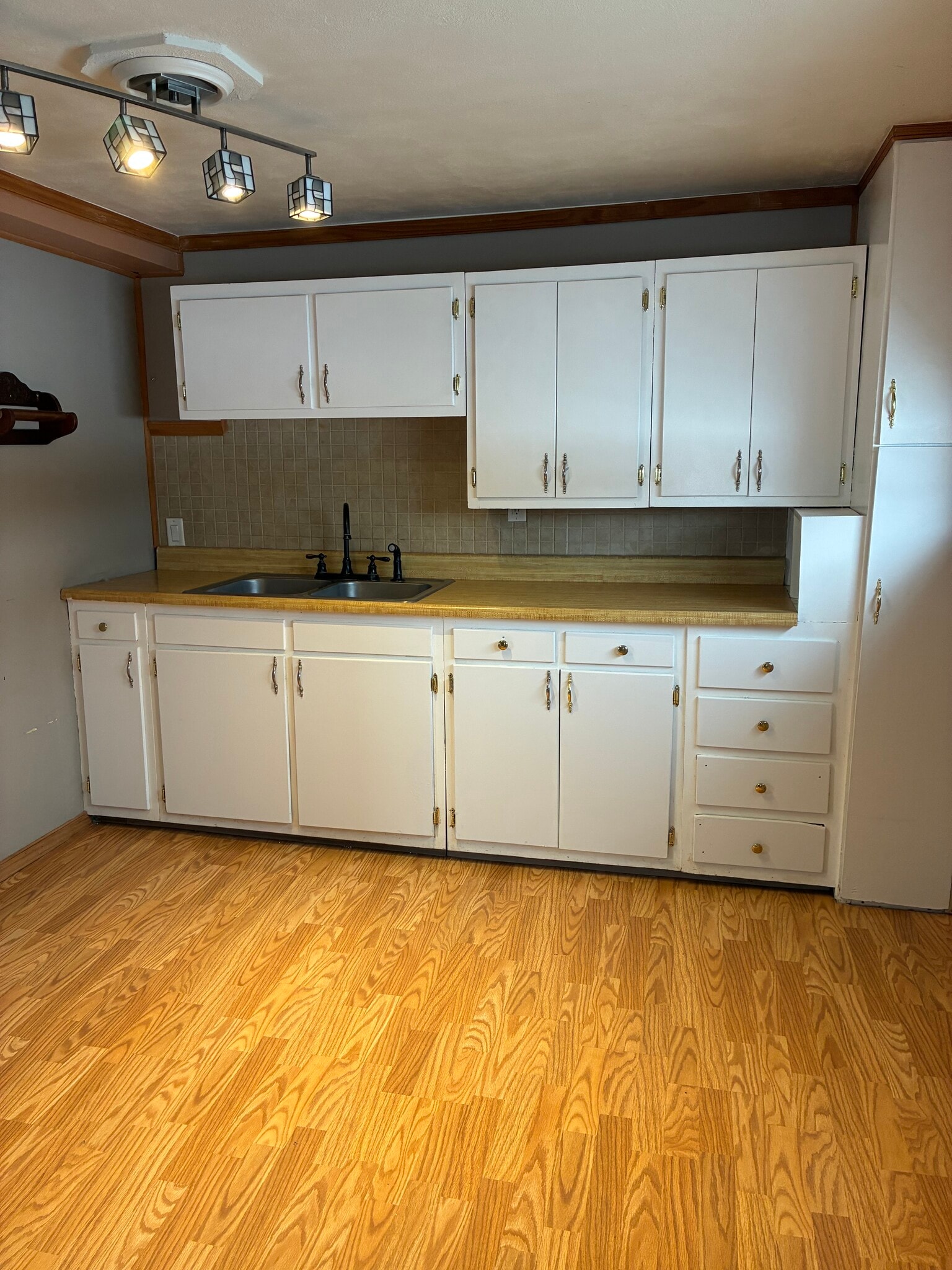 Building Photo - 305 Calder Ave