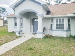 Building Photo - 3 bedroom, 2 bath rental in the Royal High...