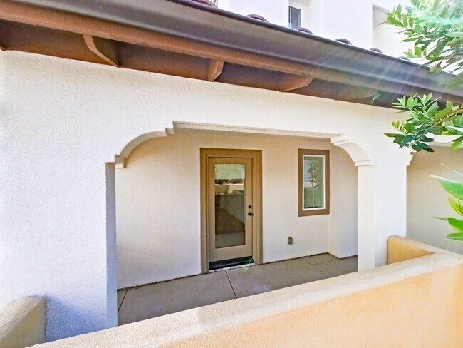 Building Photo - Los Alamitos Condo - 3 Bedroom / 2.5 Bathr...