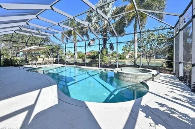 Building Photo - Lakefront 3 Bed + Den 2 bath home with pool and spa tub in Waterways of Naples Community