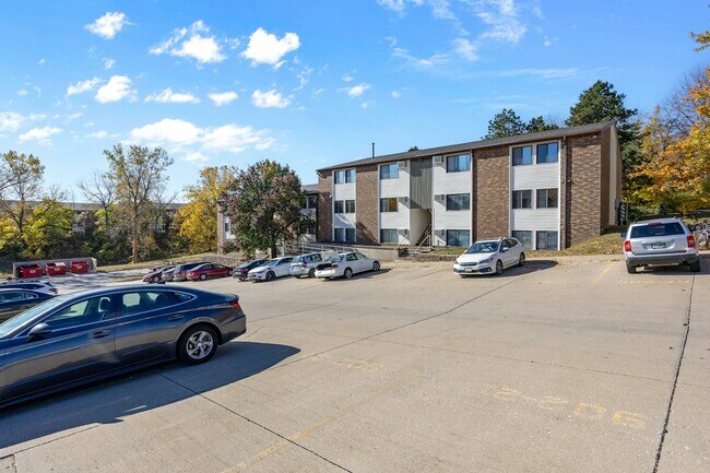 Building Photo - 902 Benton Dr