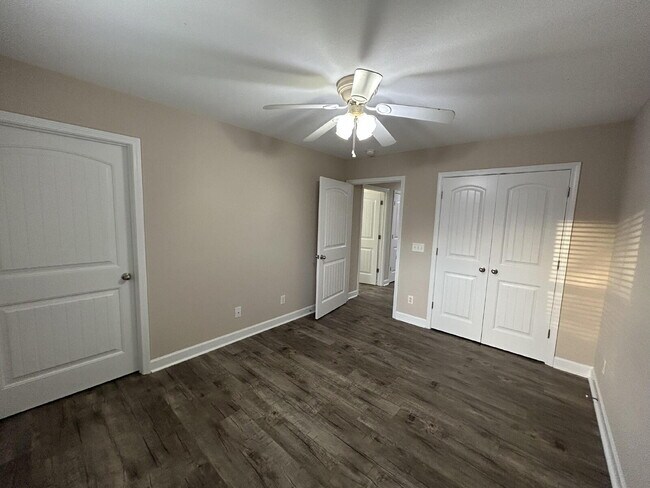 Building Photo - 146 Harp Ave