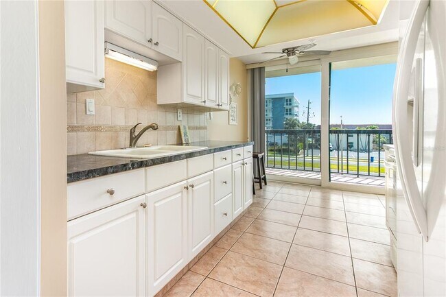 Building Photo - 400 Island Way