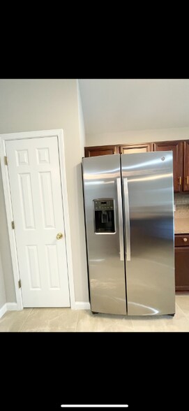 Building Photo - 1196 Great Lakes Cir