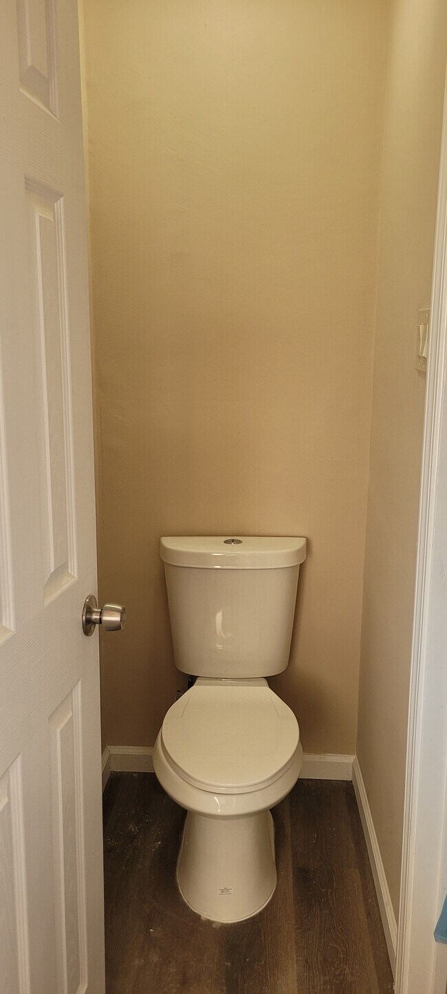 new toilet - 10001 kodiak Dr