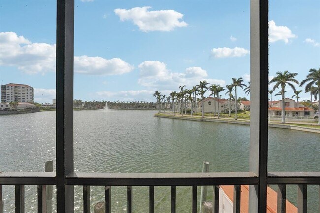 Building Photo - 6277 Bahia Del Mar Blvd S