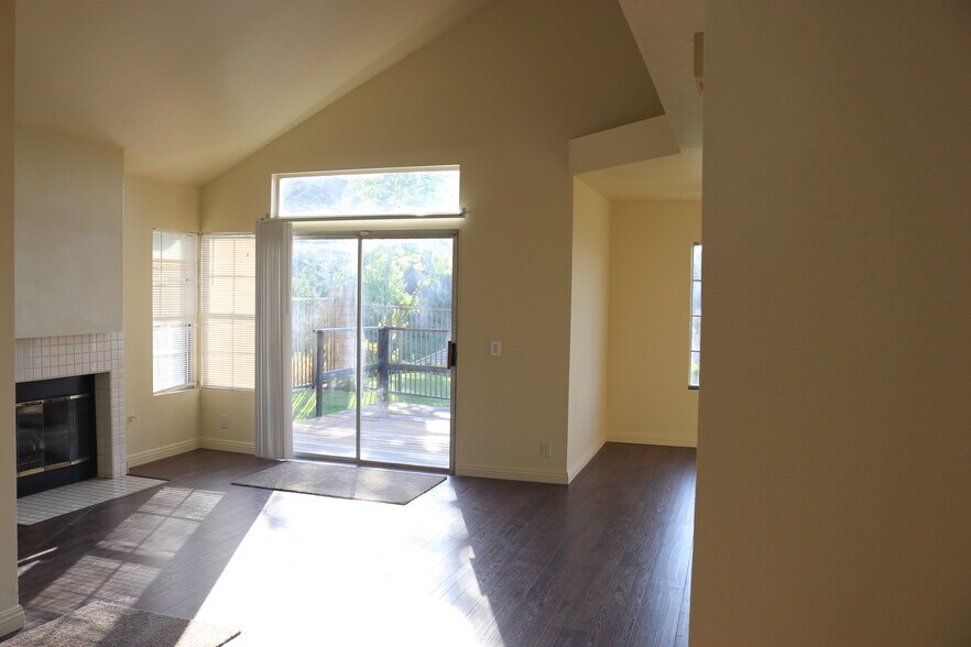 Building Photo - 857 S Sapphire Ln