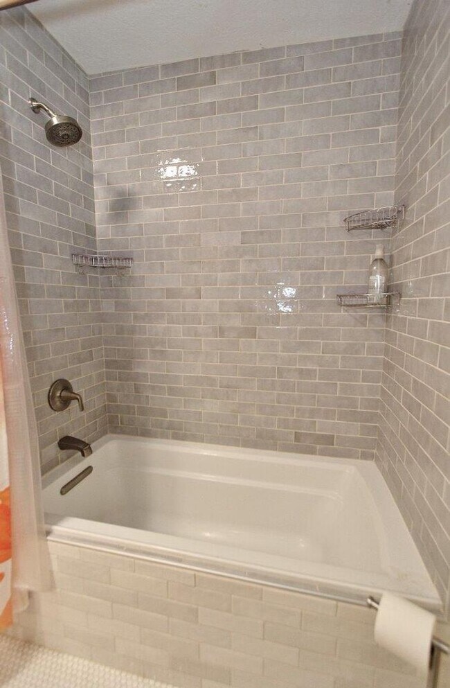 Building Photo - Charming Single-Level Home on Cul-de-sac