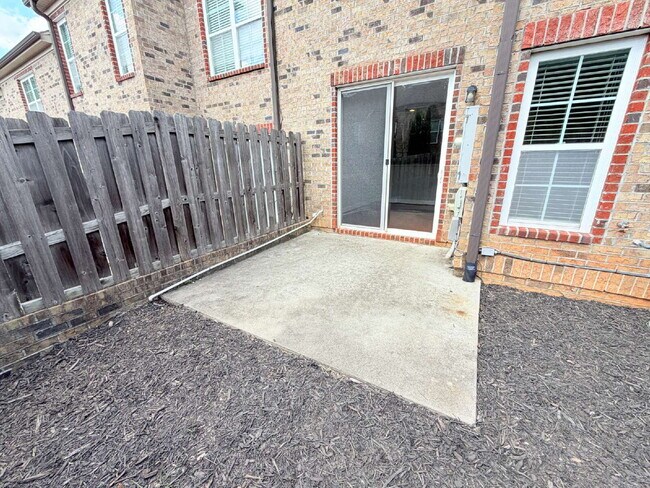 Building Photo - "Stylish 3-Bedroom Townhouse Featuring Granite Countertops & Cozy Fireplace in Winston-Salem"