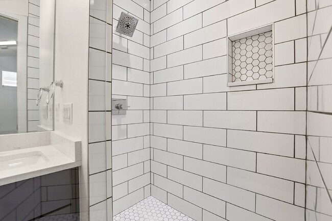 Building Photo - $2,745.95, 2-bed, 2.5 bath, located in Denver with a Rooftop Patio