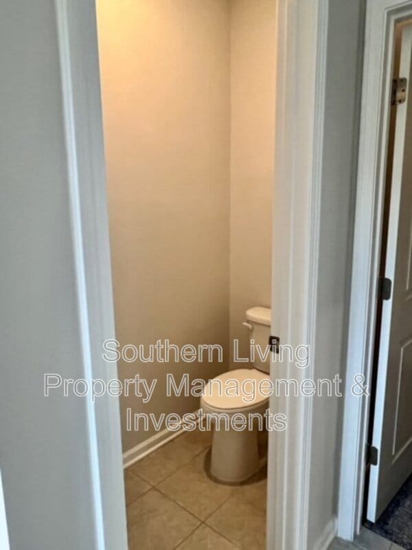 Building Photo - 6985 Waterstone Dr