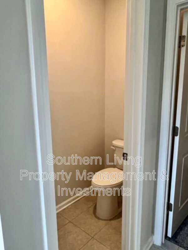 Building Photo - 6985 Waterstone Dr