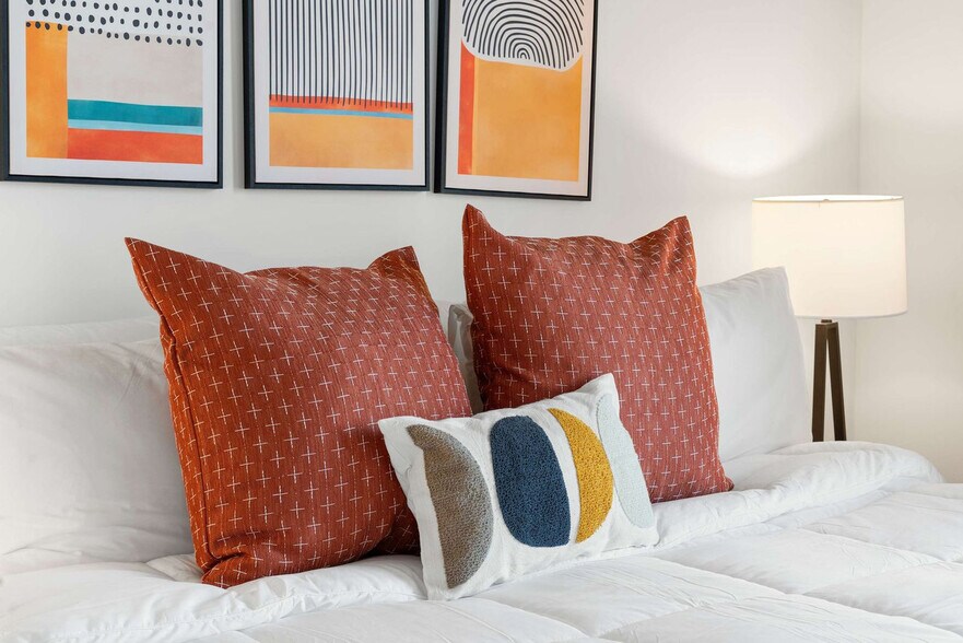 Building Photo - 853 W Blackhawk St