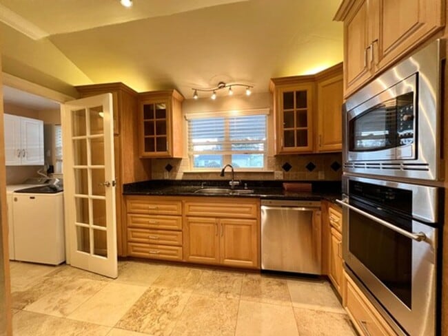 Building Photo - Custom Features, 3 Bedroom, 2 Bathroom, Napa Home