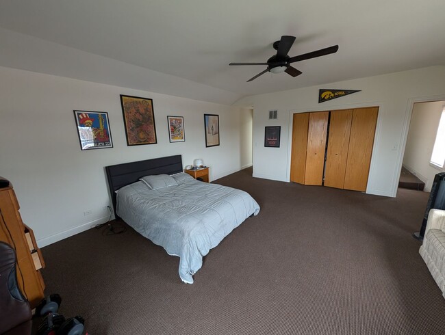 Building Photo - Rarely on the Market! Luxury 4-Bed/3-Bath Duplex in Lincoln Park