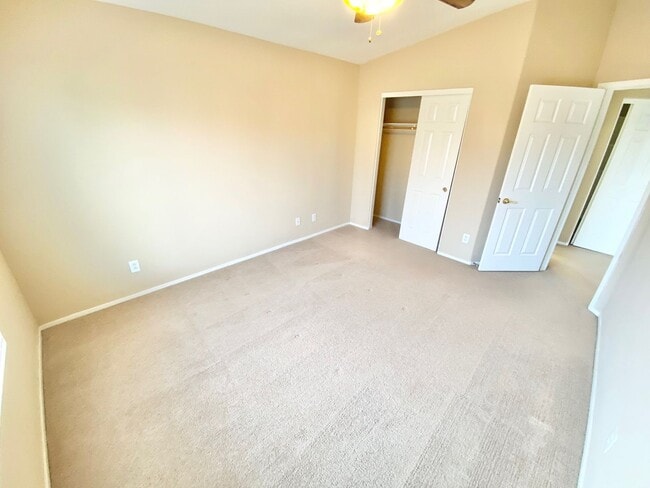 Building Photo - OVELY  2 BED ROOM 2 BATHROOM TOWNHOES LOCATED IN A GATED COMMUNITY IN HENDERSON