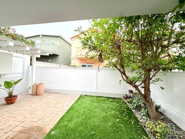 Building Photo - Fantastic 2-Story Home 3 bed 2.5 bath with backyard in Prime Golden Hills-Redondo Beach