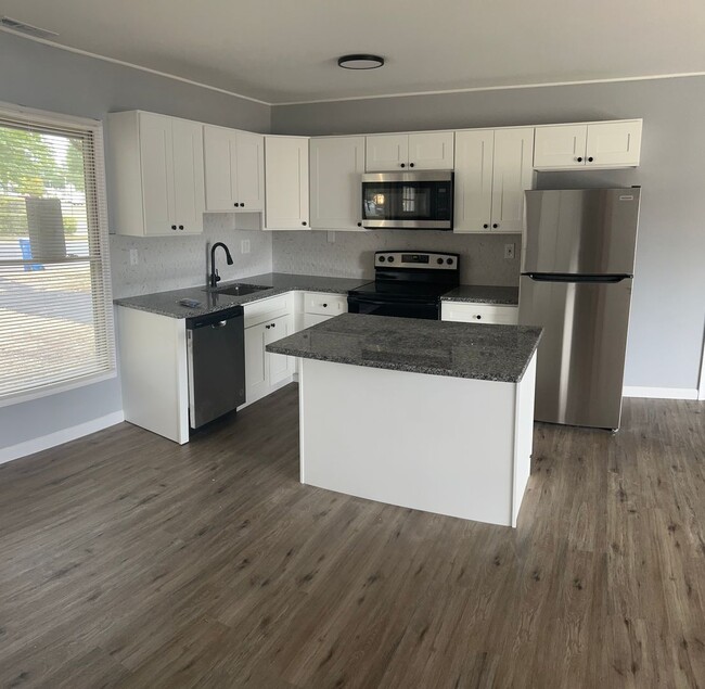 Building Photo - Beautiful brand new 4 bed 2 bath for Rent ...