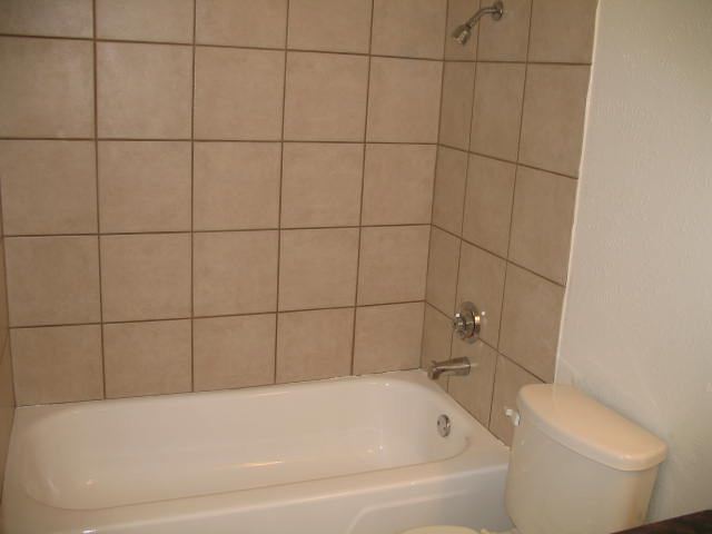 Building Photo - 102 Village Dr