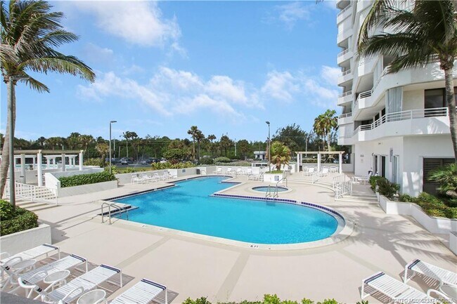 Building Photo - 9950 S Ocean Dr
