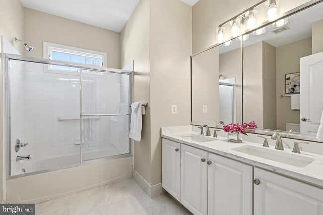 Building Photo - 19925 Interlachen Cir