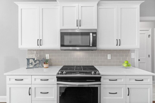 Building Photo - 5 Bedroom in Farmington Subdivision!