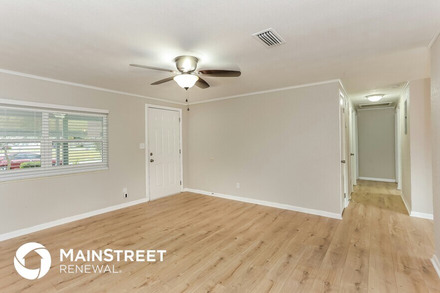 Building Photo - 303 Renne Dr N