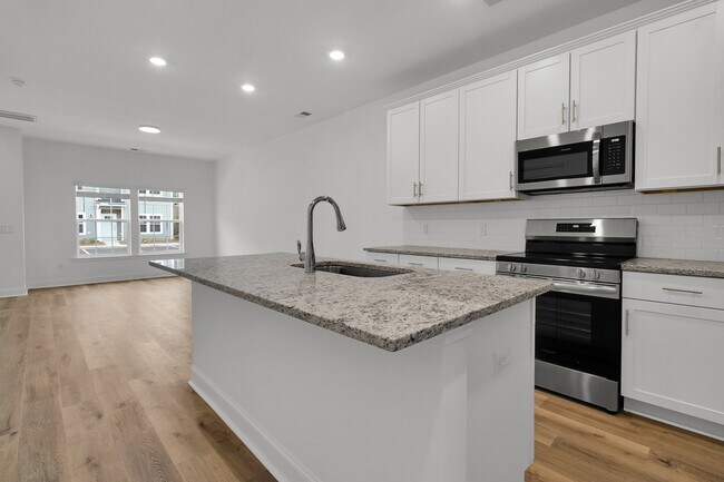 Building Photo - 502 Twin Rivers Dr