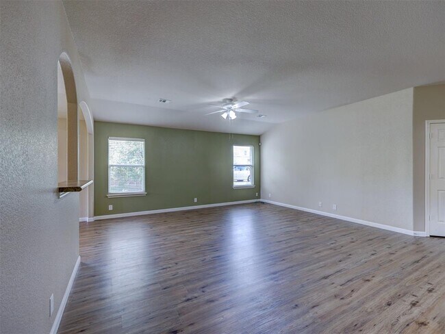 Building Photo - 344 Outfitter Dr