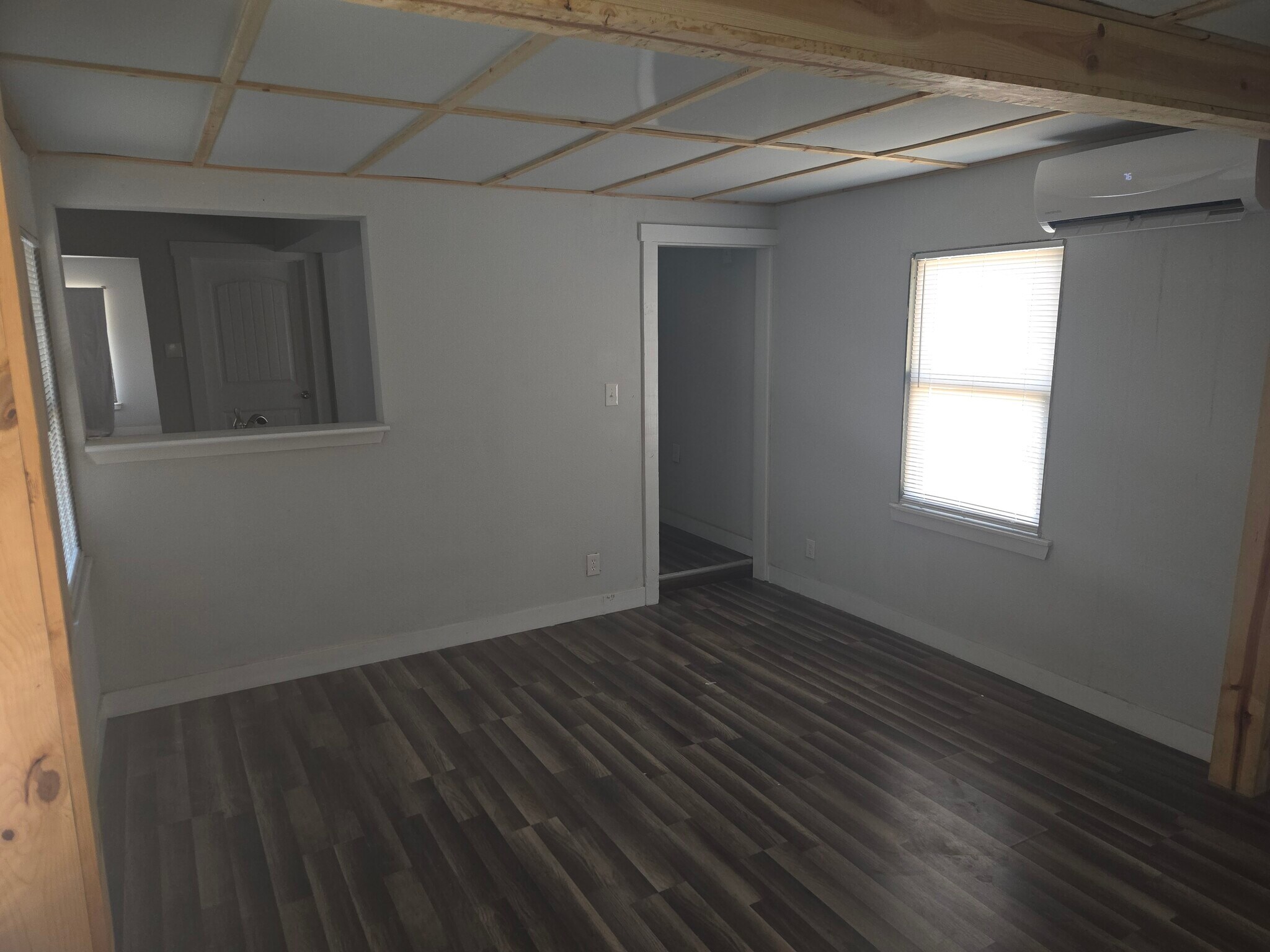Building Photo - 303 E Amber St